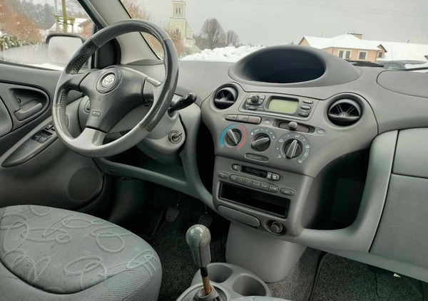 Toyota Yaris cena 5999 przebieg: 212121, rok produkcji 2000 z Rzeszów małe 631